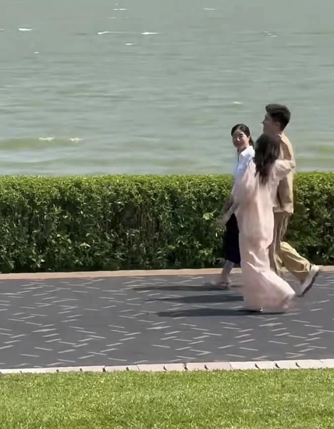 被偶遇穿自己设计的衣服像睡衣贼难看开元棋牌王鸥深圳岗厦地铁、深圳湾(图13)