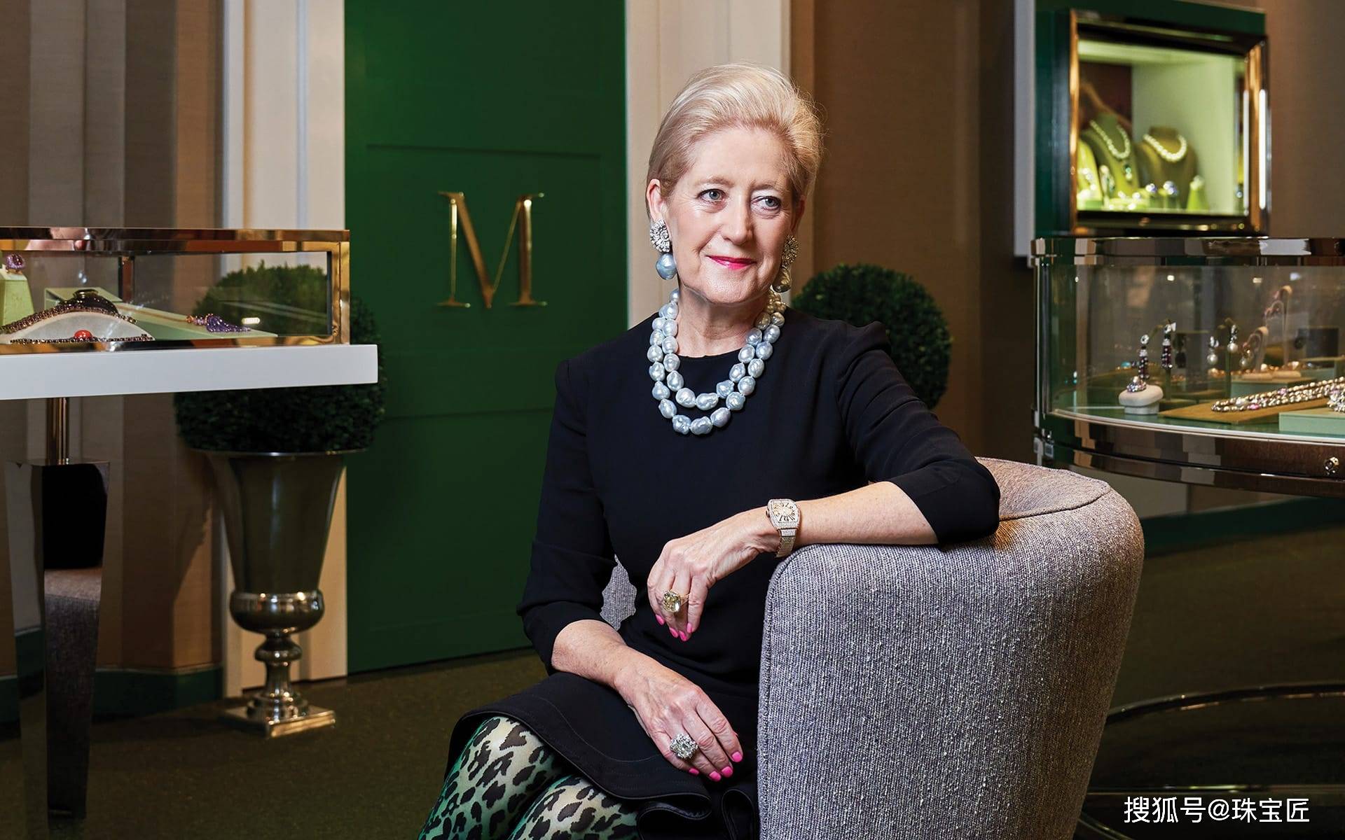 Margot McKinney教你做气场女王！开元棋牌色彩炸裂！欧泊珍珠彩宝混搭澳洲珠宝教母(图18)