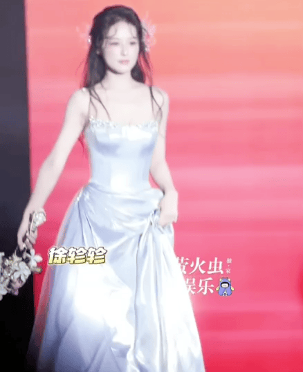 个天生丽质颜值身材都不输内娱女星开元棋牌短剧演员红毯：女演员们各(图6)