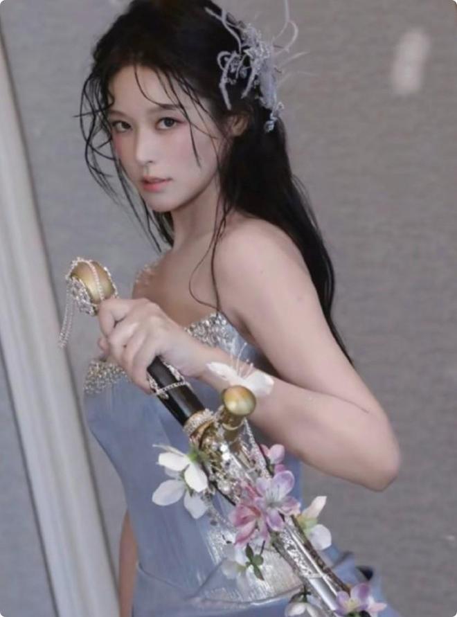 个天生丽质颜值身材都不输内娱女星开元棋牌短剧演员红毯：女演员们各(图16)