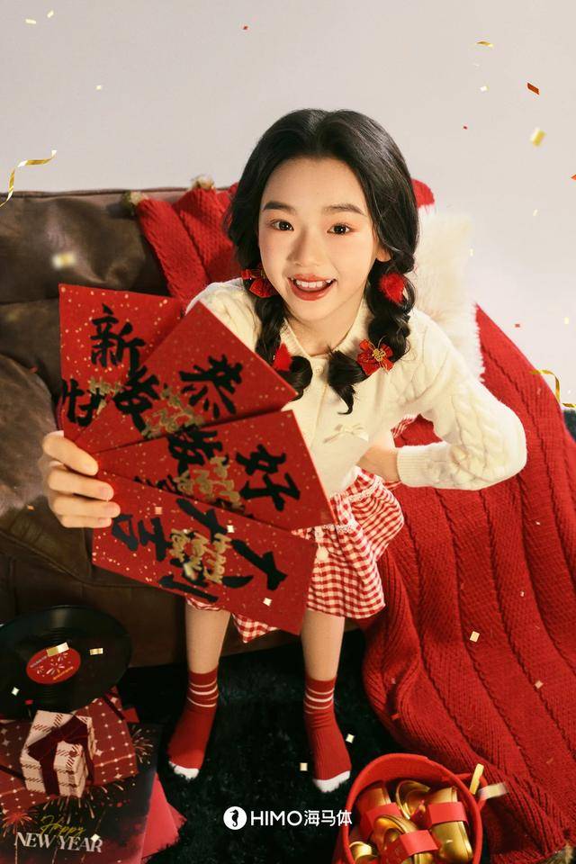 一口气拍了三套紫色旗袍最灵动乖巧!开元棋牌试玩董璇带小酒窝拍新年照(图4) 一口气拍了三套紫色旗袍最灵动乖巧!开元棋牌试玩董璇带小酒窝拍新年照(图4)