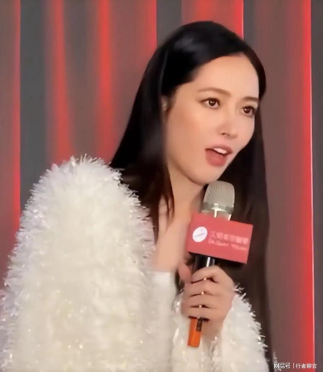 钱向佐带娃有时异地但豪门日子藏不住了开元棋牌app郭碧婷手撕谣言：婆婆给(图5)